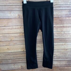 LuLuLemon Cropped Leggings With Zipper Pocket in Back